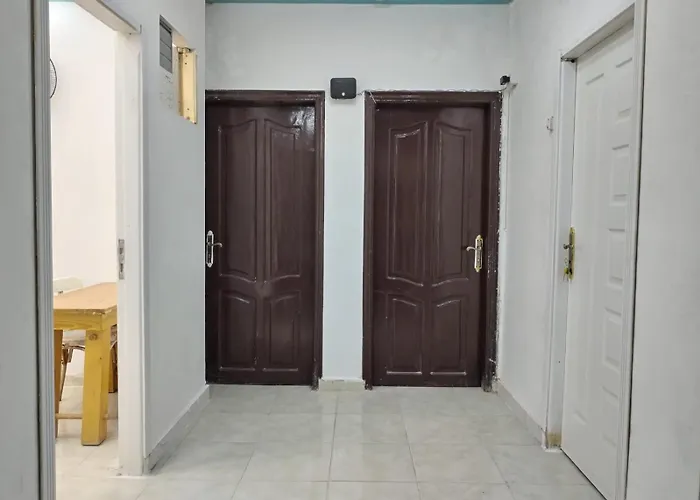 Hostel 4 A In Of 4 *